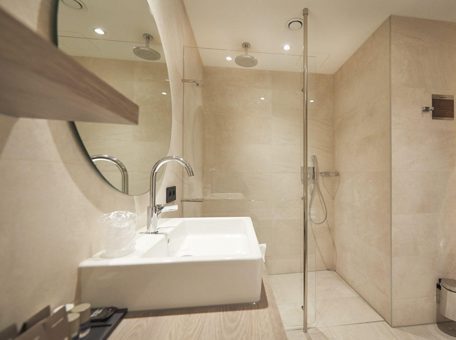 Van Der Valk Hotel Леуварден Екстериор снимка