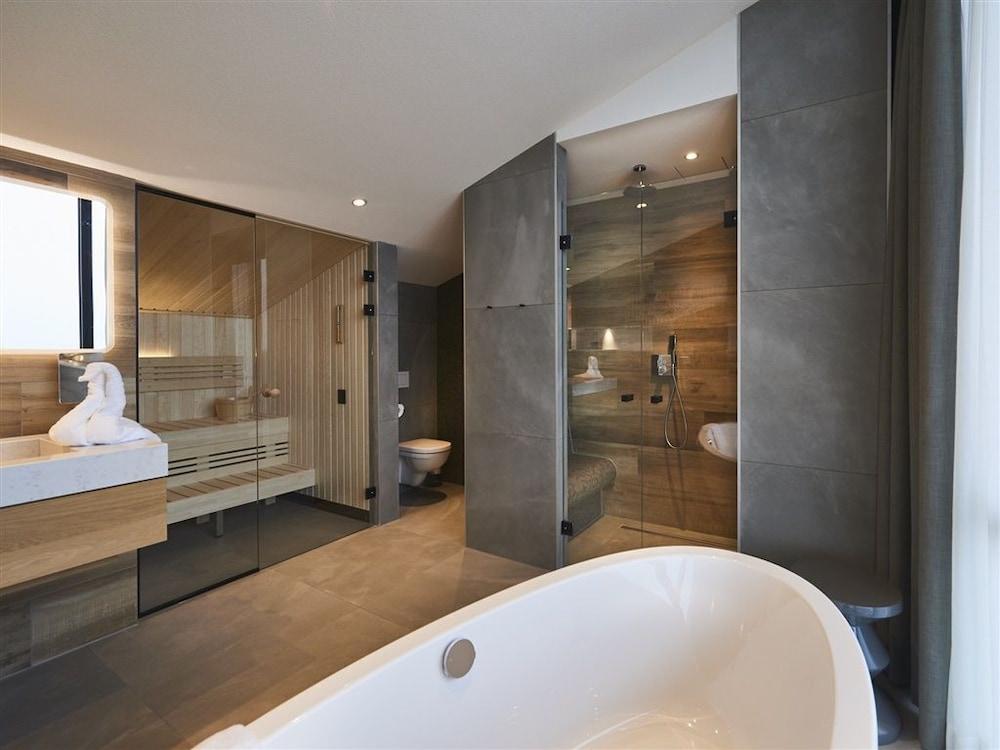 Van Der Valk Hotel Леуварден Екстериор снимка