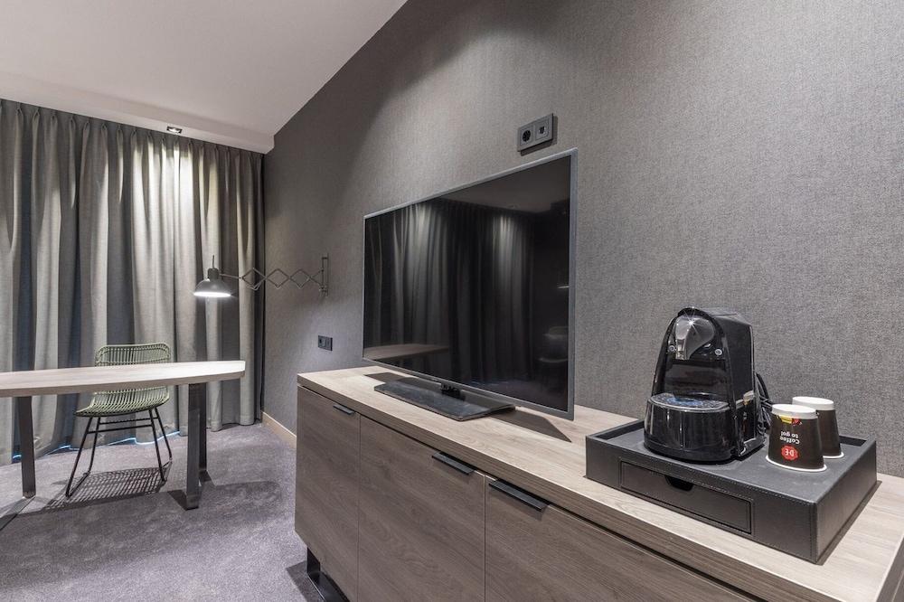 Van Der Valk Hotel Леуварден Екстериор снимка