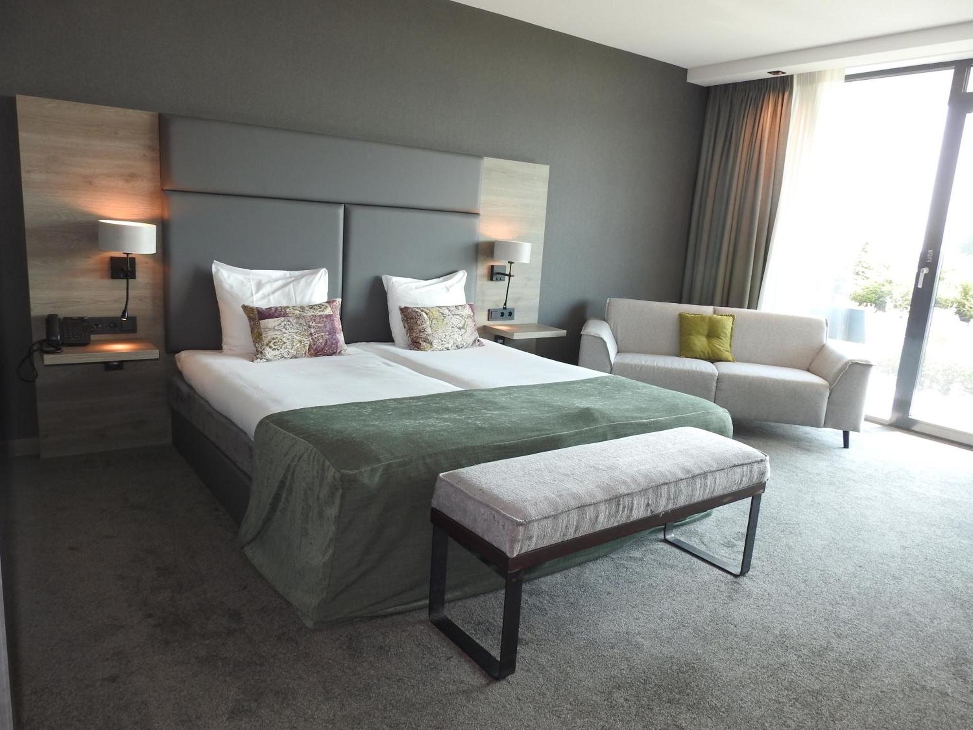 Van Der Valk Hotel Леуварден Екстериор снимка