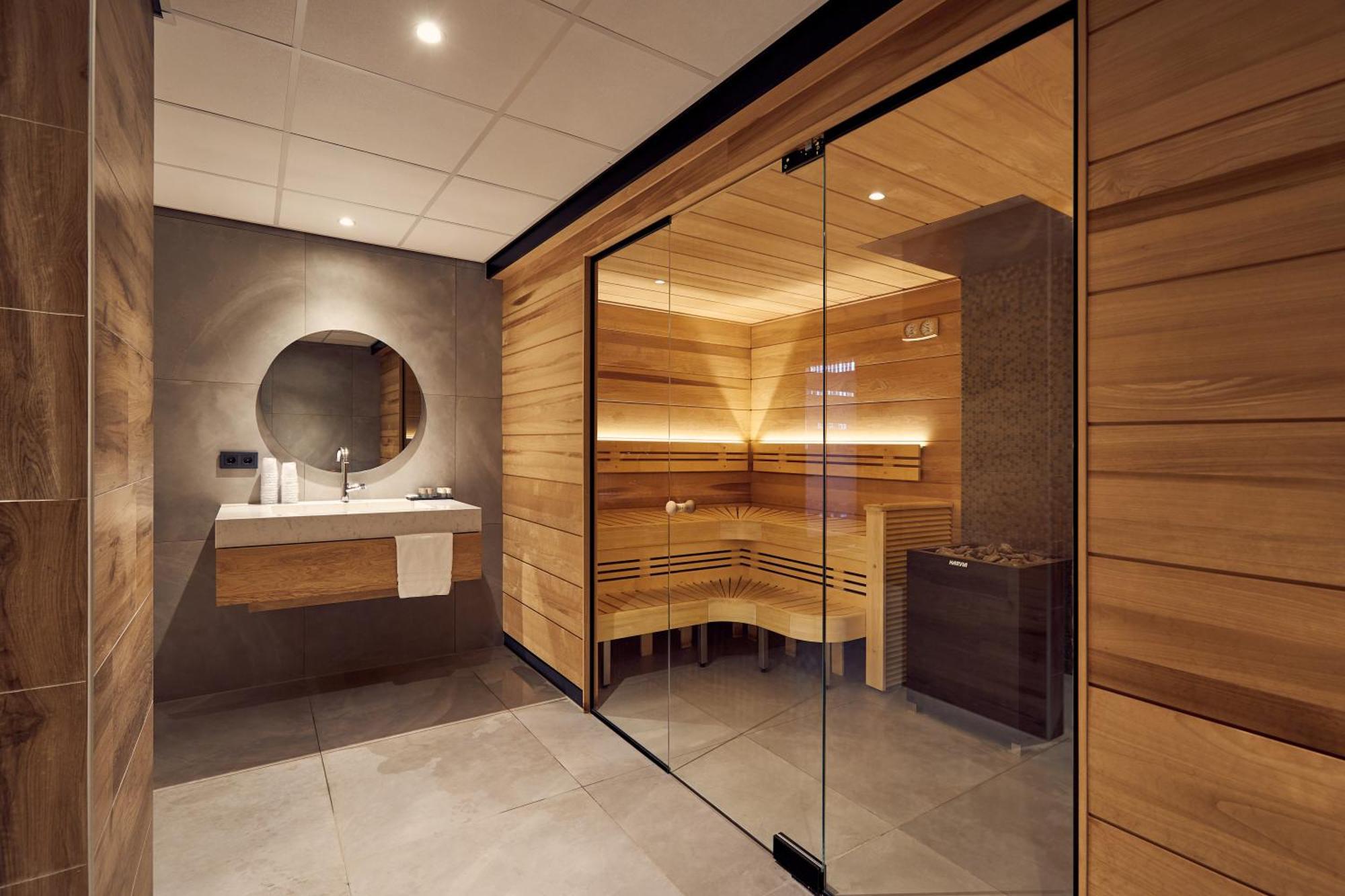 Van Der Valk Hotel Леуварден Екстериор снимка
