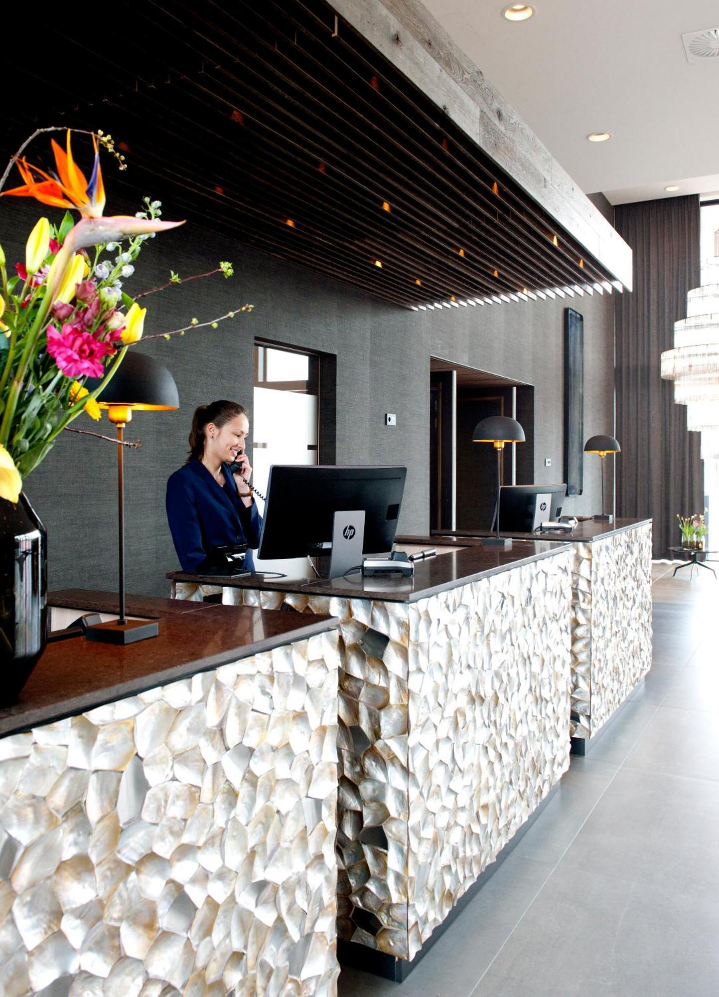 Van Der Valk Hotel Леуварден Екстериор снимка