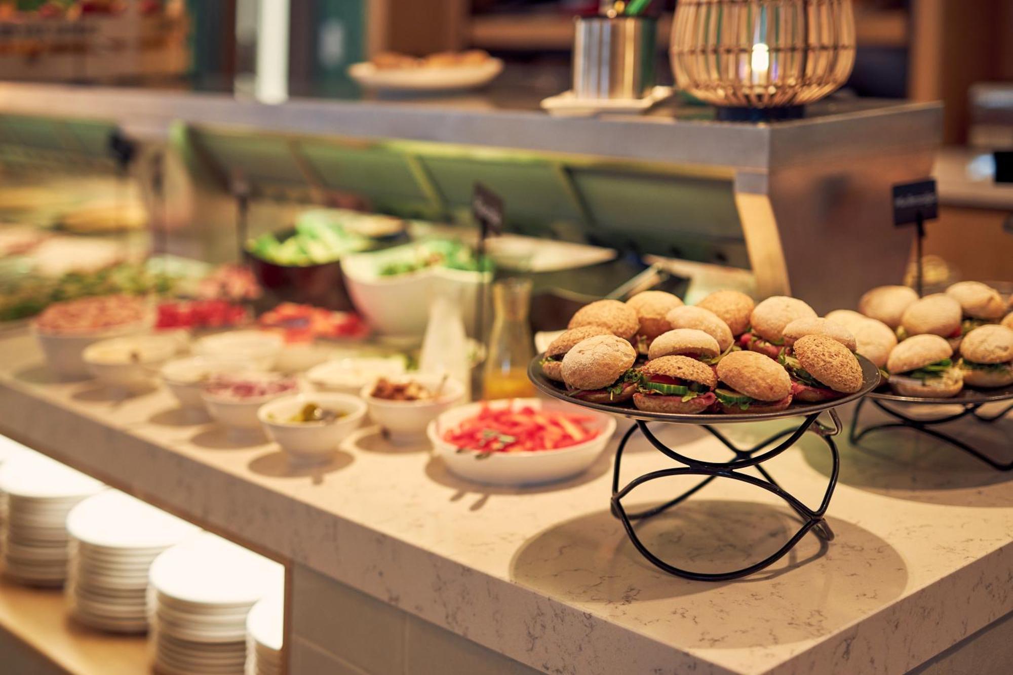 Van Der Valk Hotel Леуварден Екстериор снимка