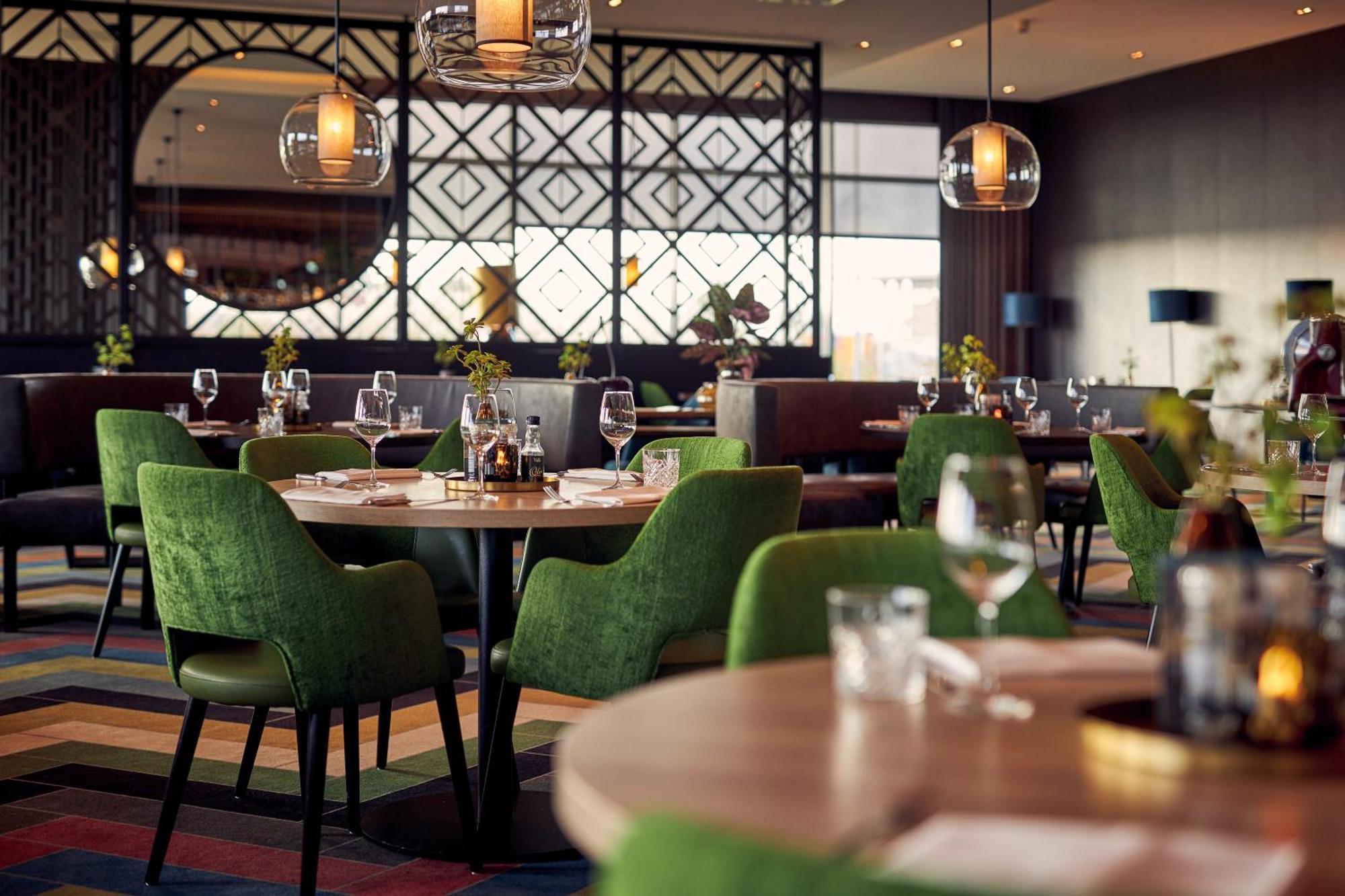 Van Der Valk Hotel Леуварден Екстериор снимка