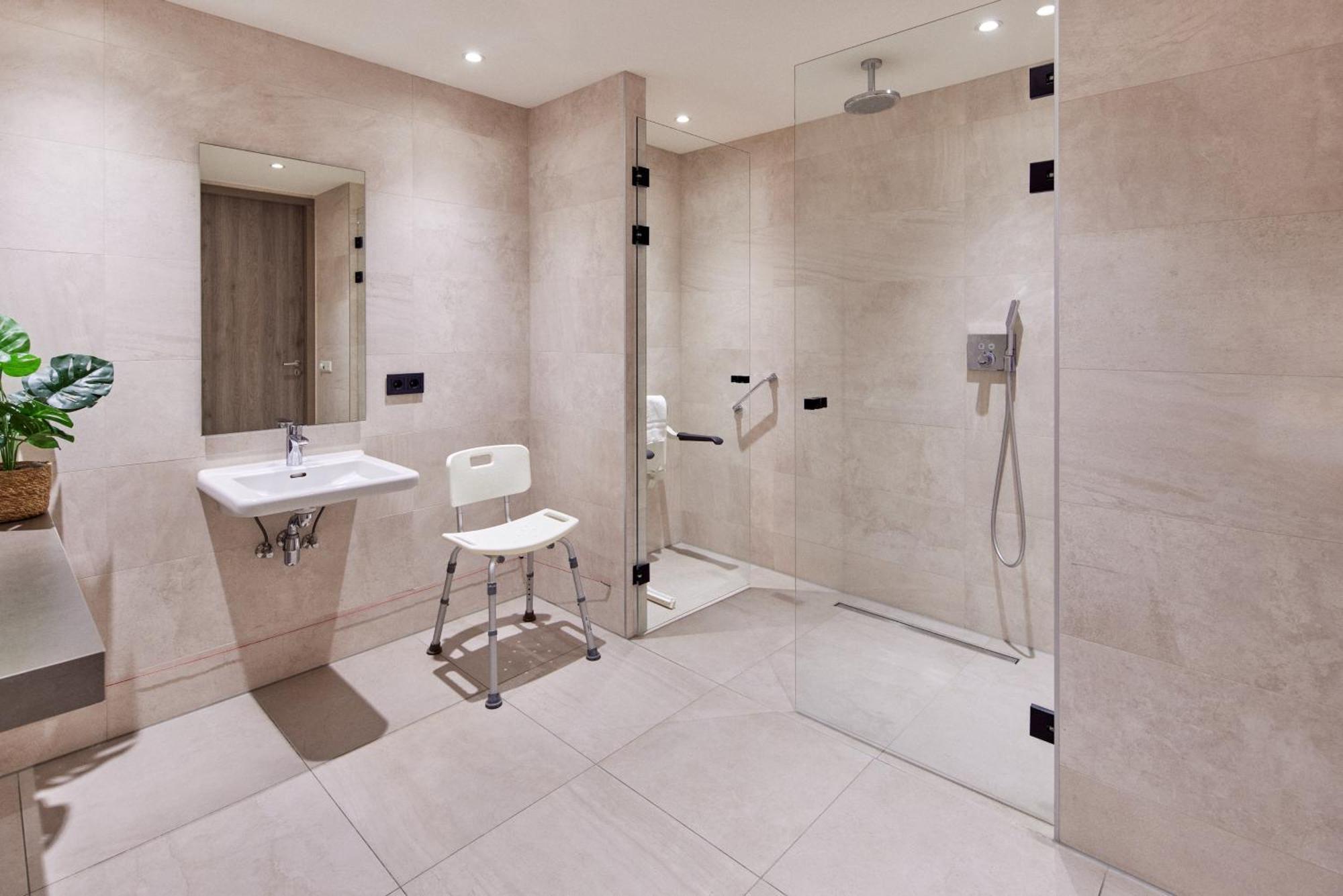 Van Der Valk Hotel Леуварден Стая снимка
